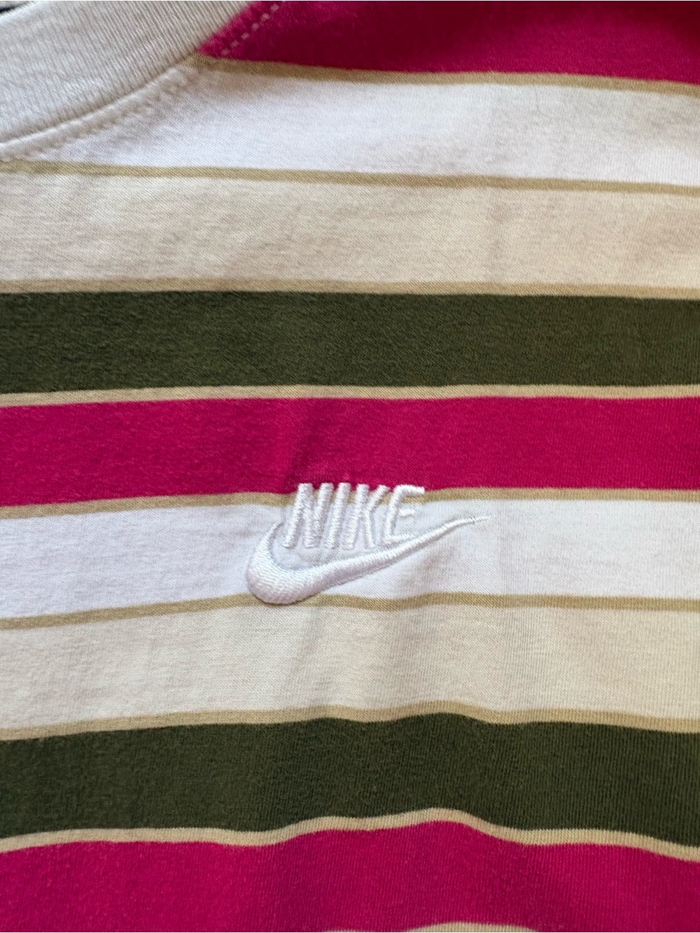 Nike Men’s Stripe Crew Tee in White, Olive & Magenta - Picture 3 of 4